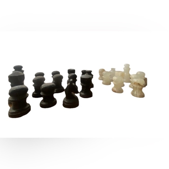 Vintage Black And White Marble Chess Pieces 28 Pieces Total - Picture 2 of 12